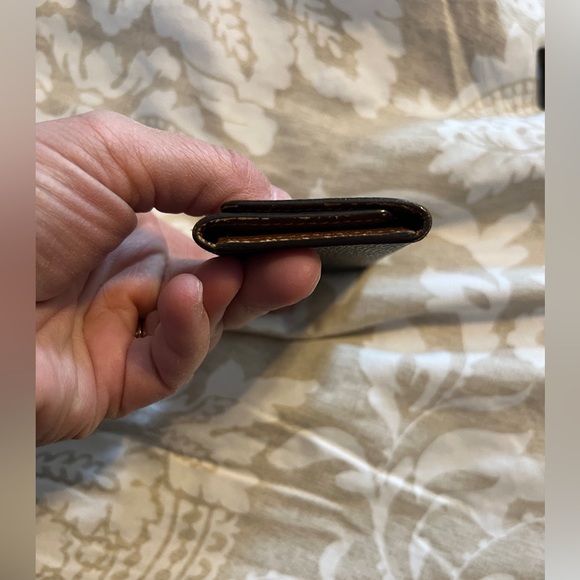 Louis Vuitton 4 key Holder - Picture 7 of 8